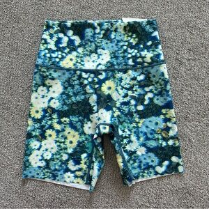 aerie Offline Goals 3D‎ 7" Inseam Bike Shorts in Blue Path Size Medium